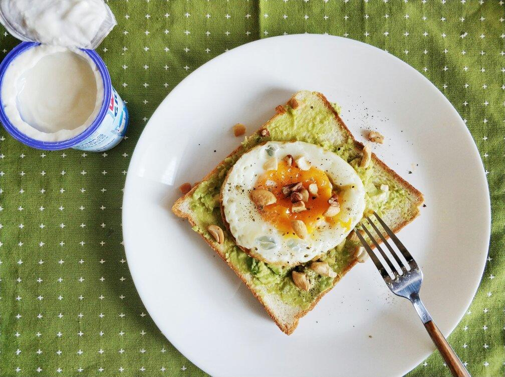 企鹅教你做|蛋料理-牛油果水波蛋吐司