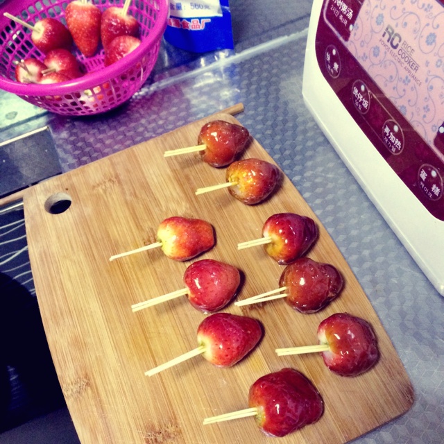 草莓冰糖葫芦儿