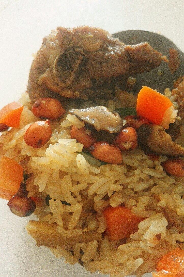 喷香排骨焖饭（爆好吃）