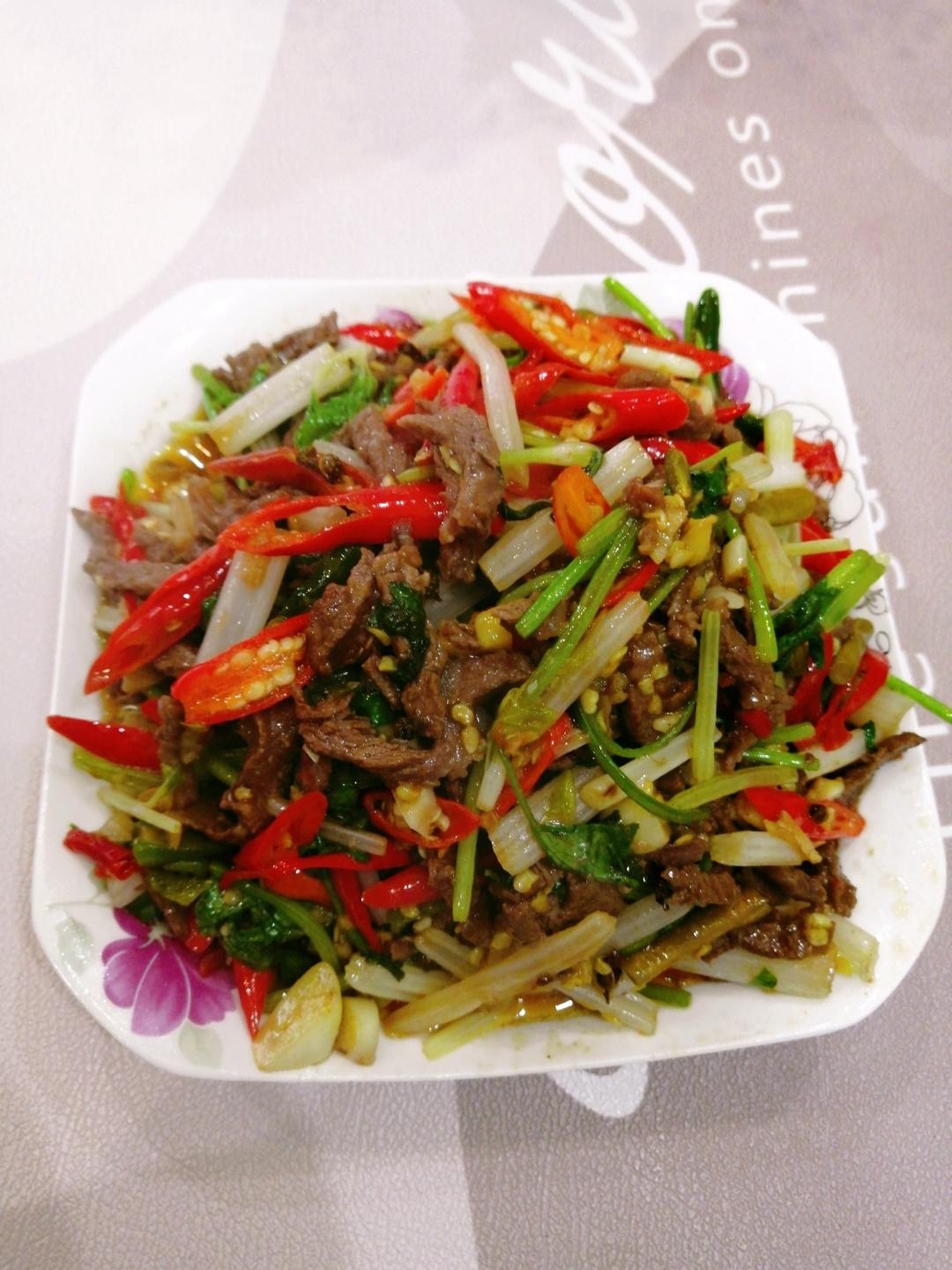 小炒牛肉（肉嫩味香）