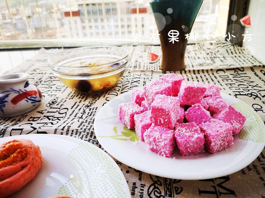 粉色椰丝牛奶小方