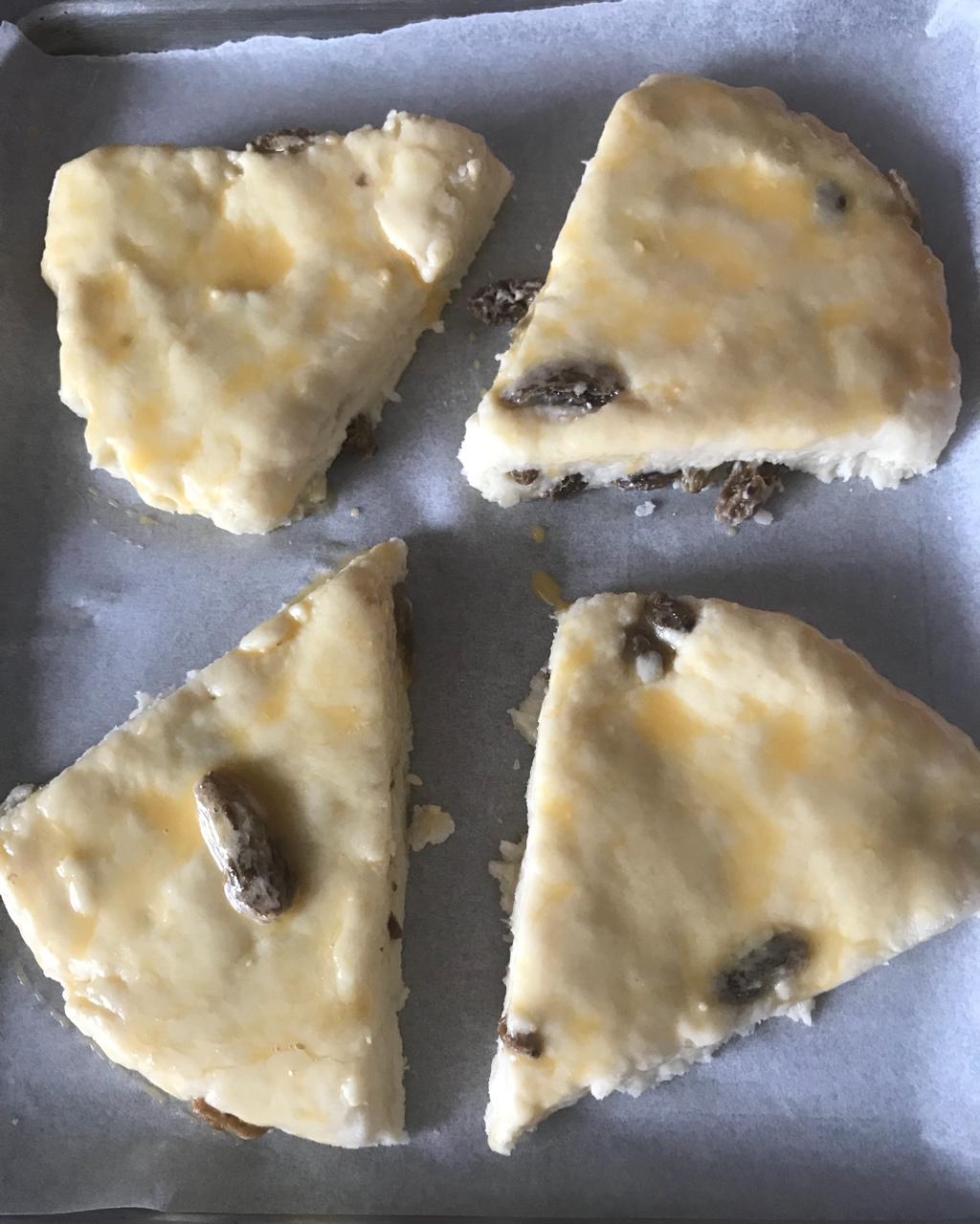 【视频】3分钟 奶油司康Scone(可能是世界上最快手的司康) 消耗淡奶油～