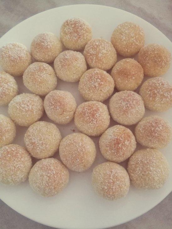 全蛋黄金椰蓉球