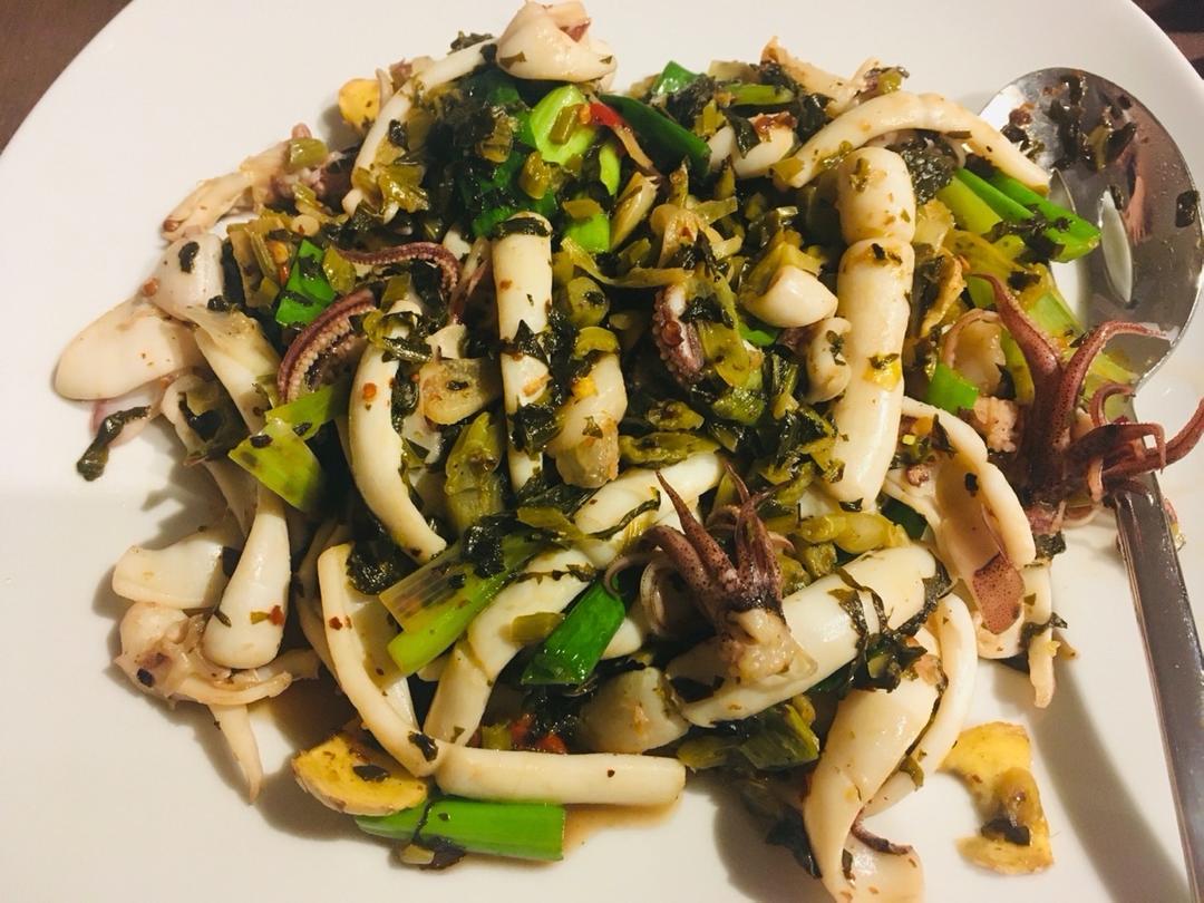 易操作!酸菜鱿鱼的做法