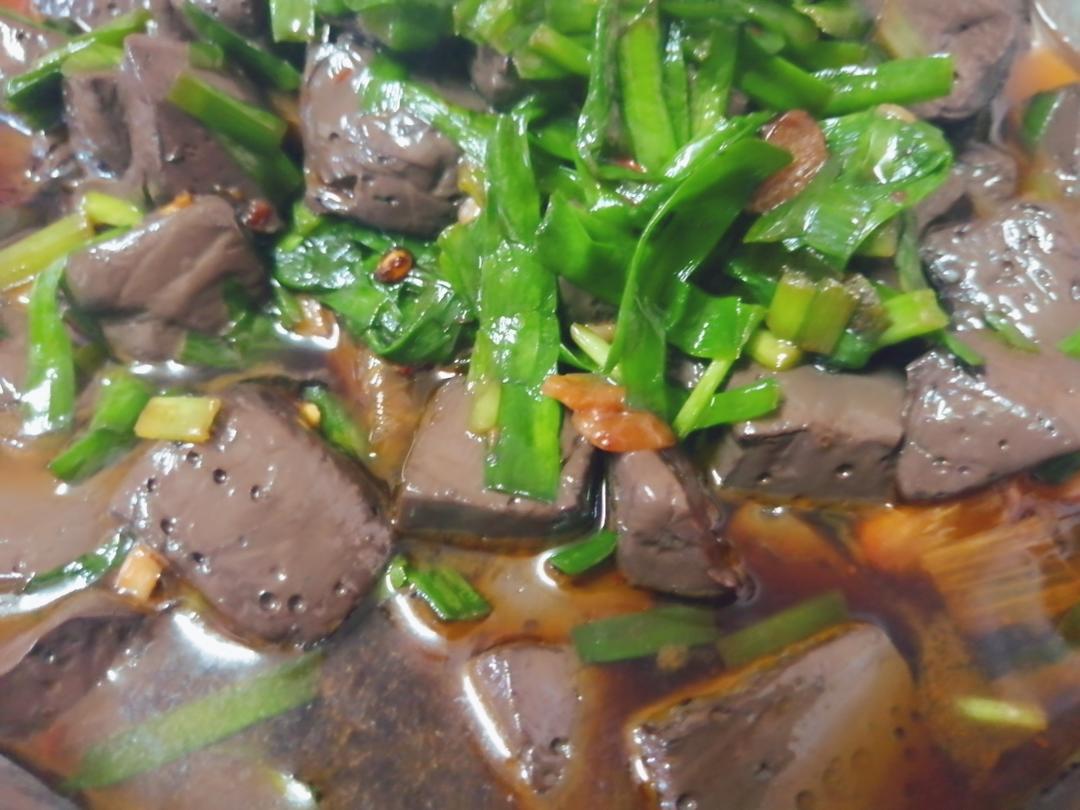 韭菜鸭血的做法