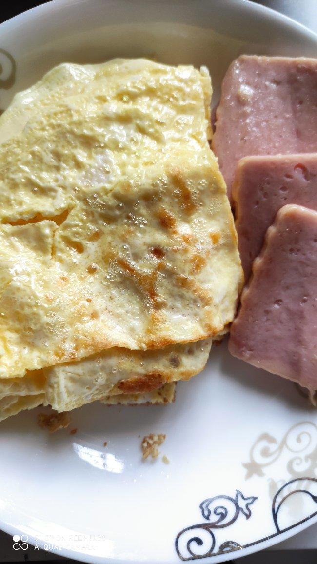 就像有句话所说：成年人的世界里，从来就没有“容易”二字。很多时候，你只能单枪匹马，直面生活的兵荒马乱。