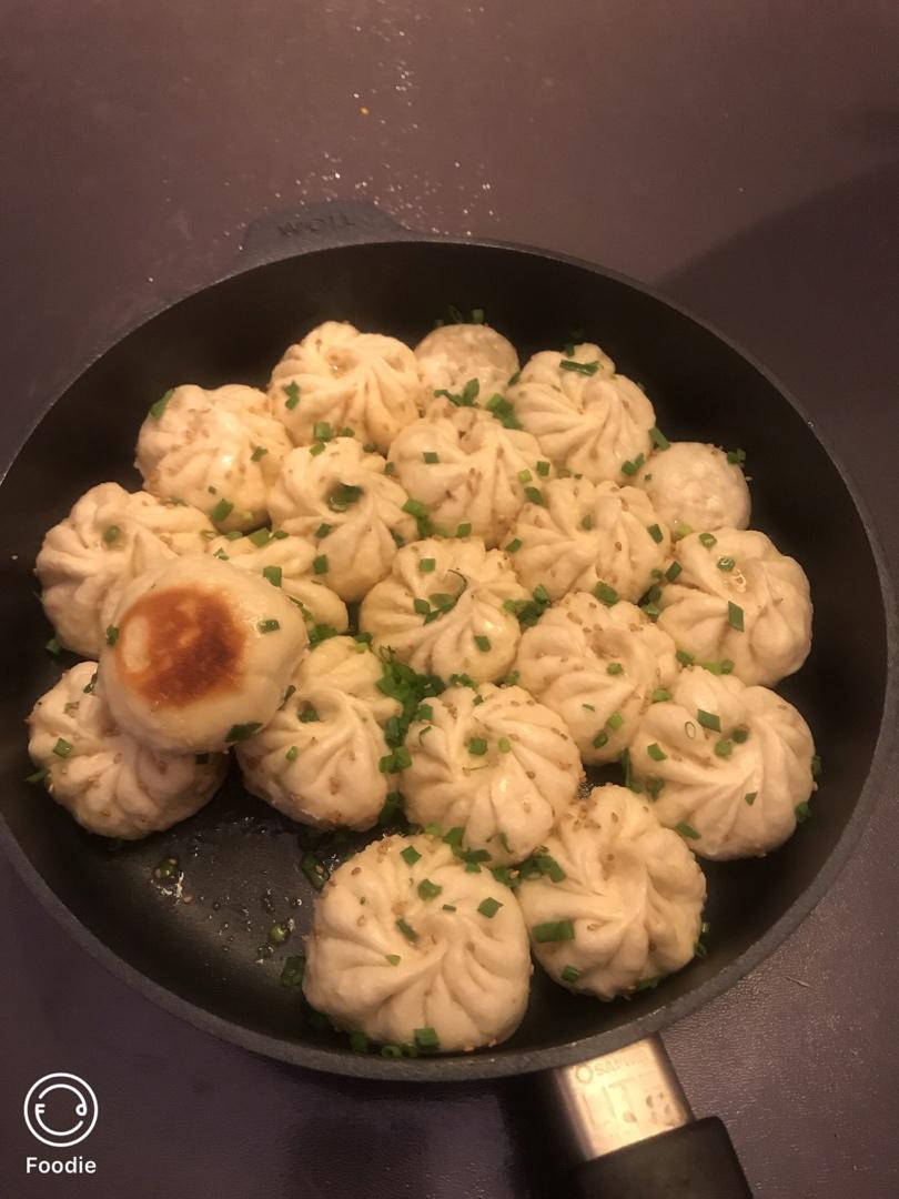 咸蛋黄鲜肉生煎包