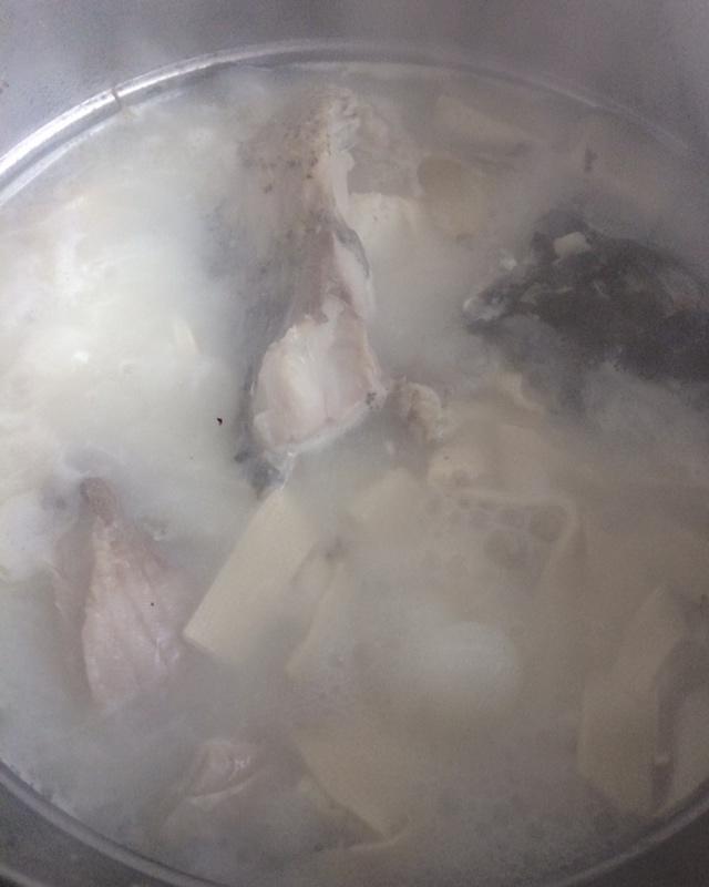 鲫鱼豆腐汤