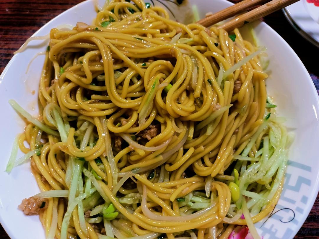 真想让你们尝尝这碗肉酱拌面🍜太香太香了