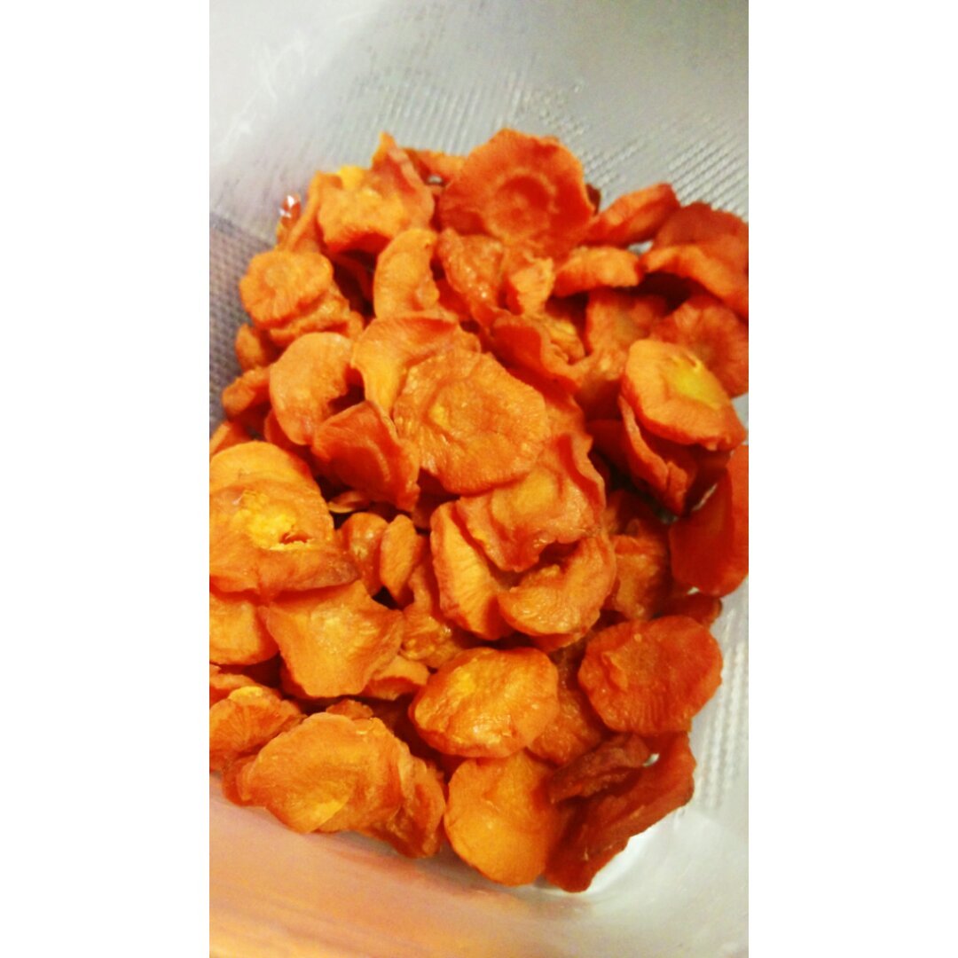 依照子瑜妈妈的方子制作的胡萝卜干，给宝宝当零食