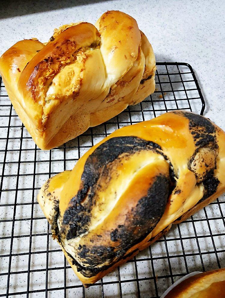 优子烘焙做的黑芝麻酱面包