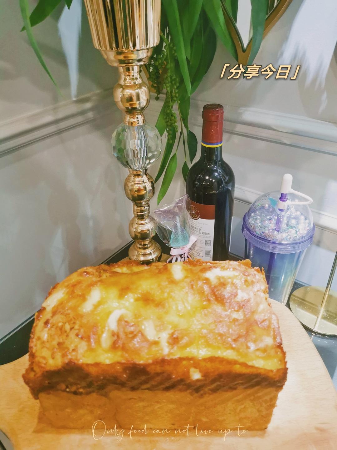 咸蛋黄芝士肉松吐司