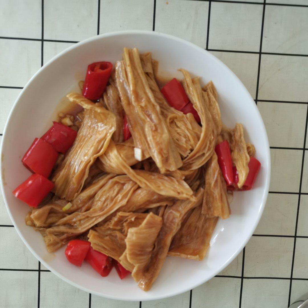 木耳烧腐竹（转自微信公众号乐悠厨房）