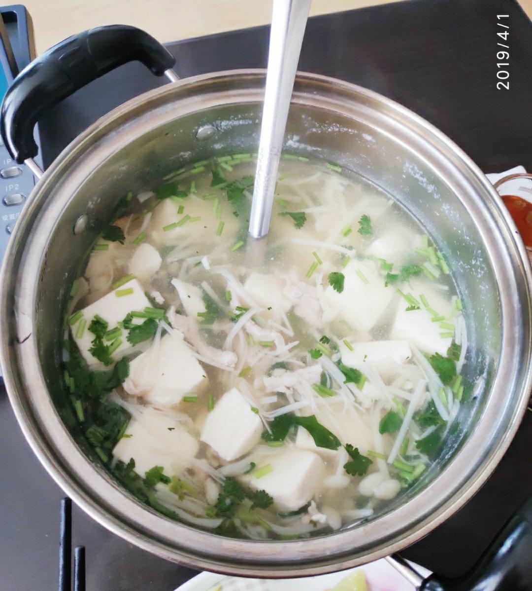 金针菇豆腐肉丝汤