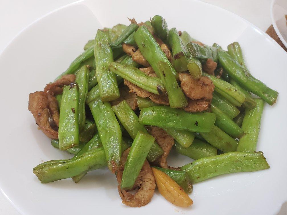 长豆角炒土猪肉