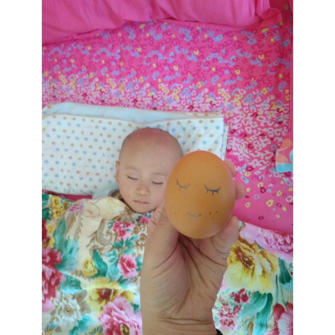 鸡蛋壳上随意手绘