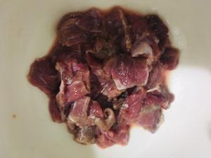 西芹辣炒牛肉的做法 步骤2