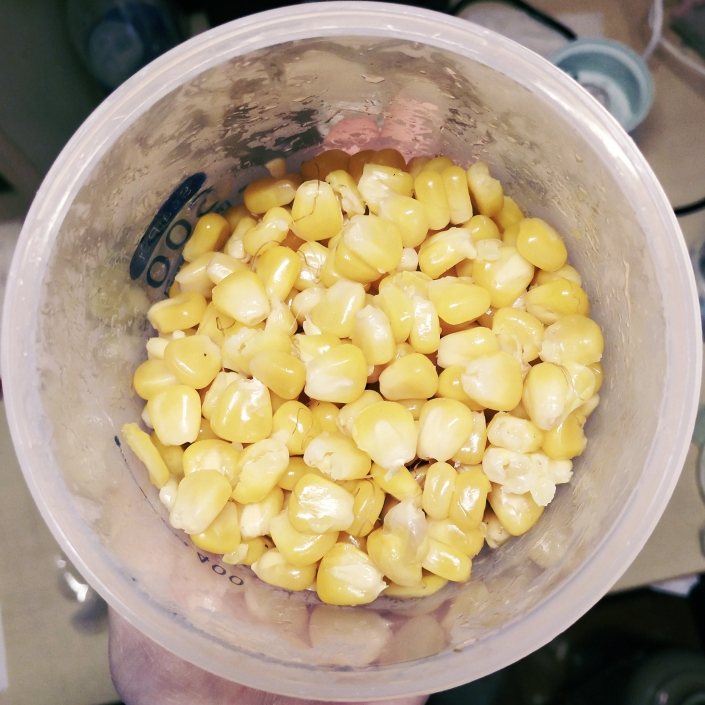 最简单的剥玉米粒方法的做法