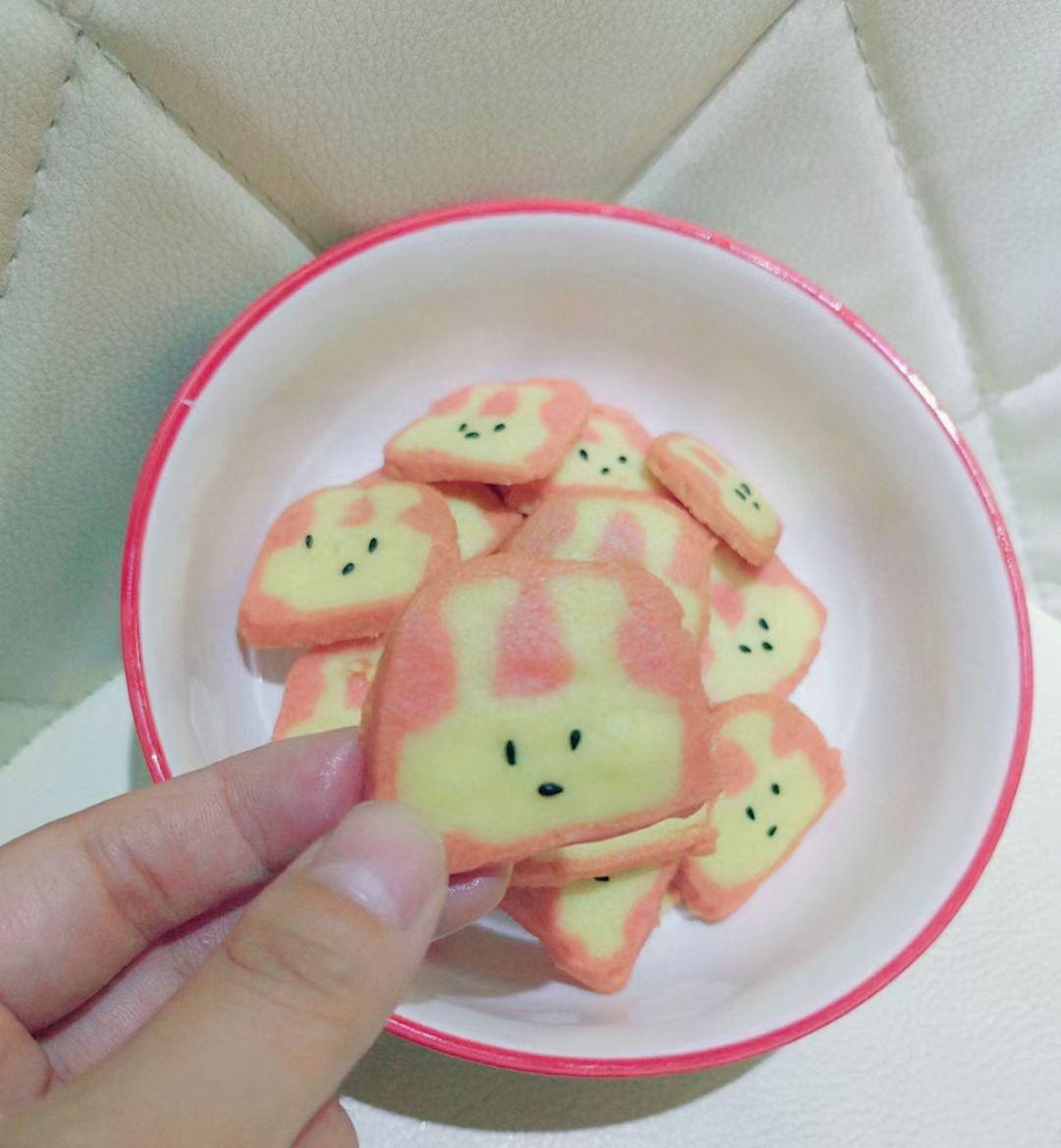 粉红少女心兔兔饼干