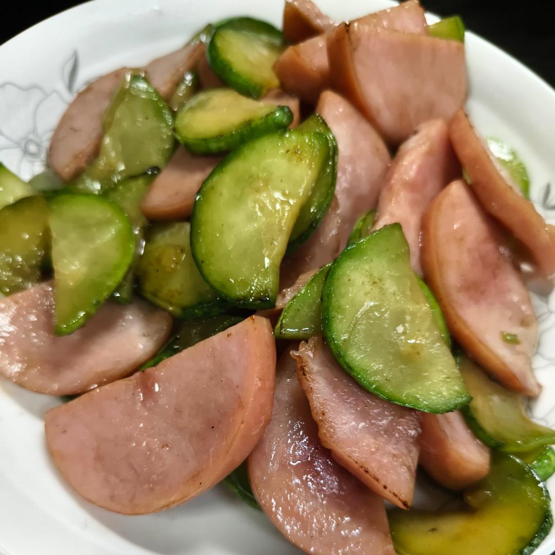 黄瓜炒火腿肠
