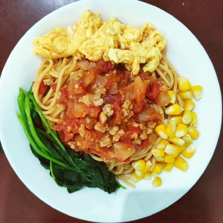 不加黄油和罗勒的番茄肉酱意面