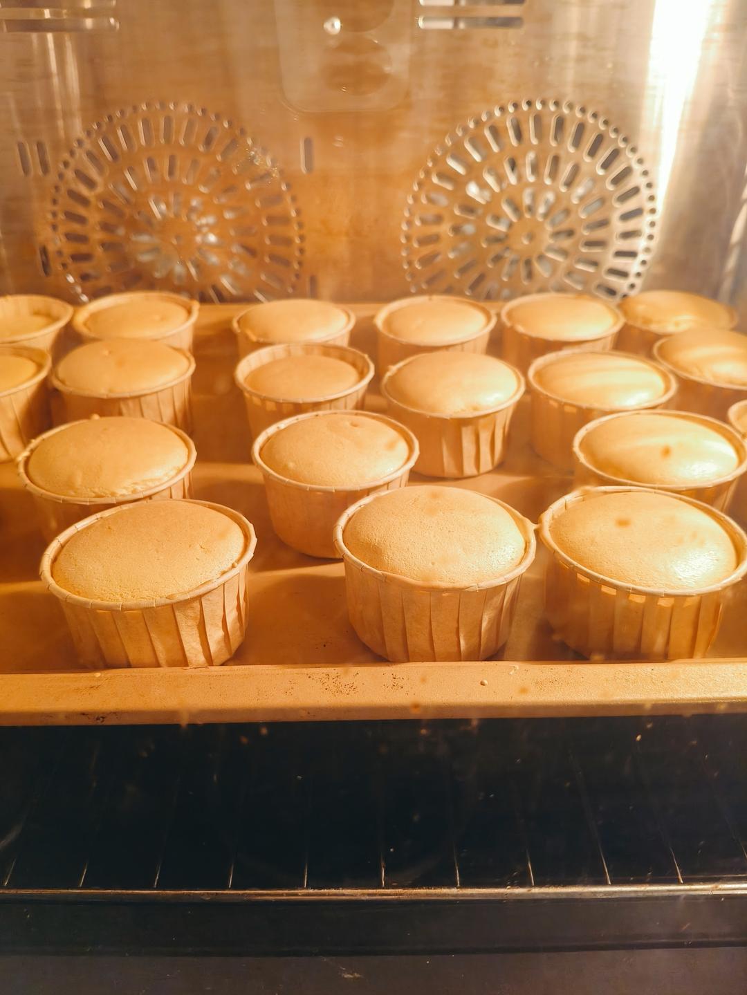 超简单不塌腰的纸杯蛋糕