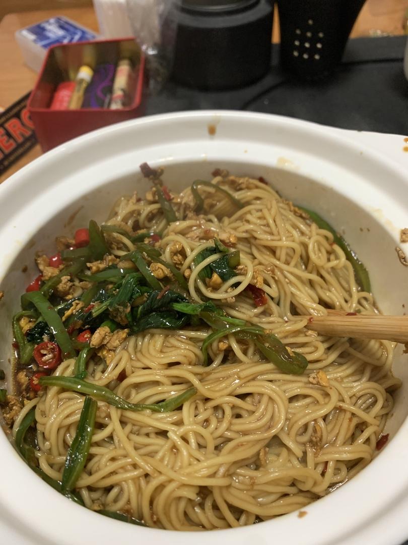 挂面神仙吃法㊙️香到舔盘子的青椒鸡蛋拌面