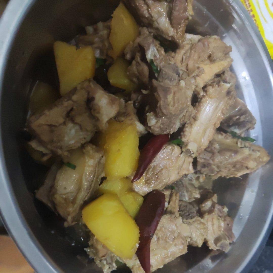 排骨炖土豆