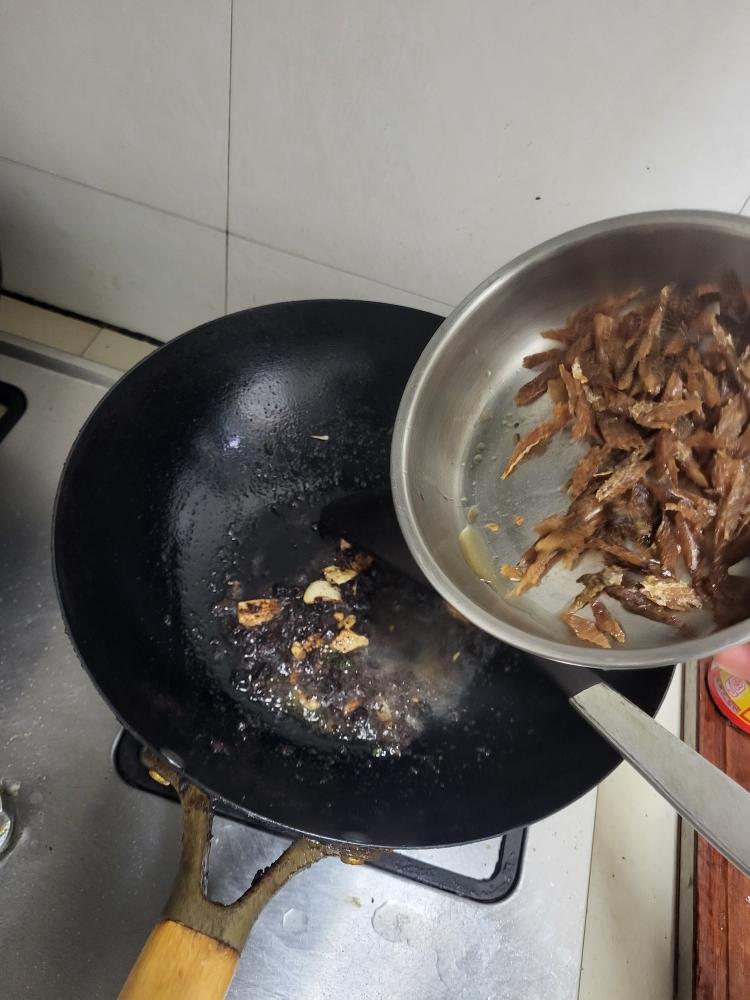 豆豉鲮鱼炒油麦菜的做法 步骤13