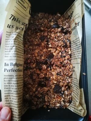 享受当下-麦芽糖燕麦巧克力能量棒的做法 步骤5