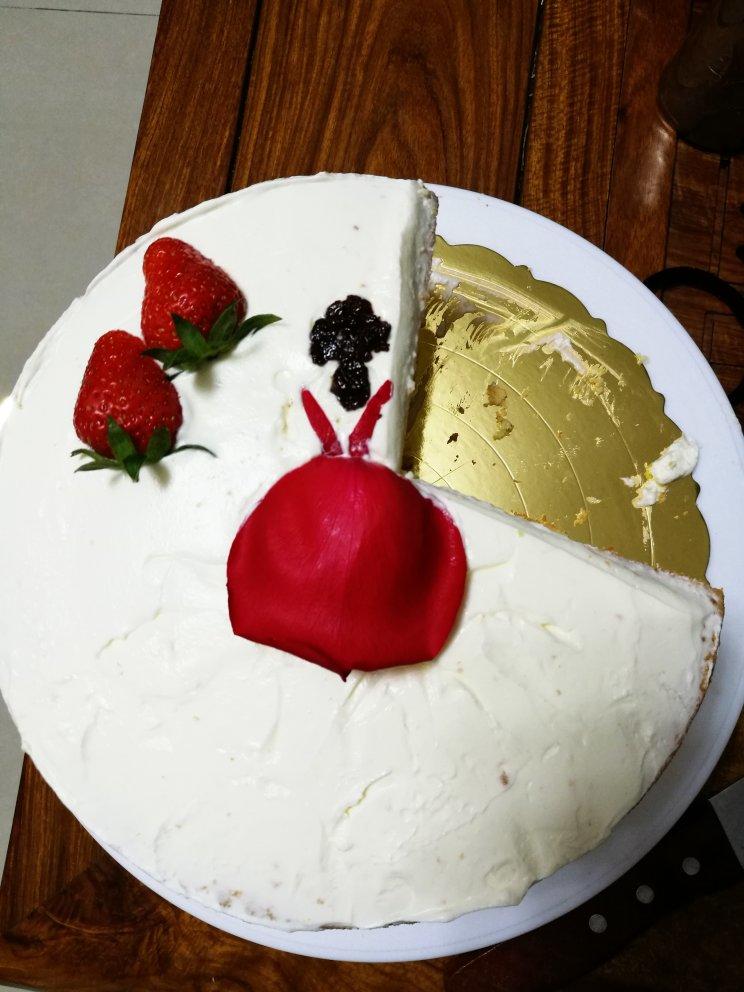 玫瑰花瓣生日蛋糕
