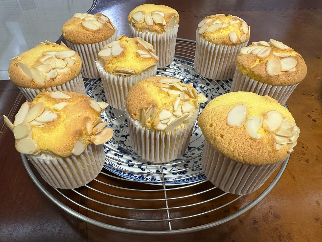 分蛋海绵纸杯蛋糕