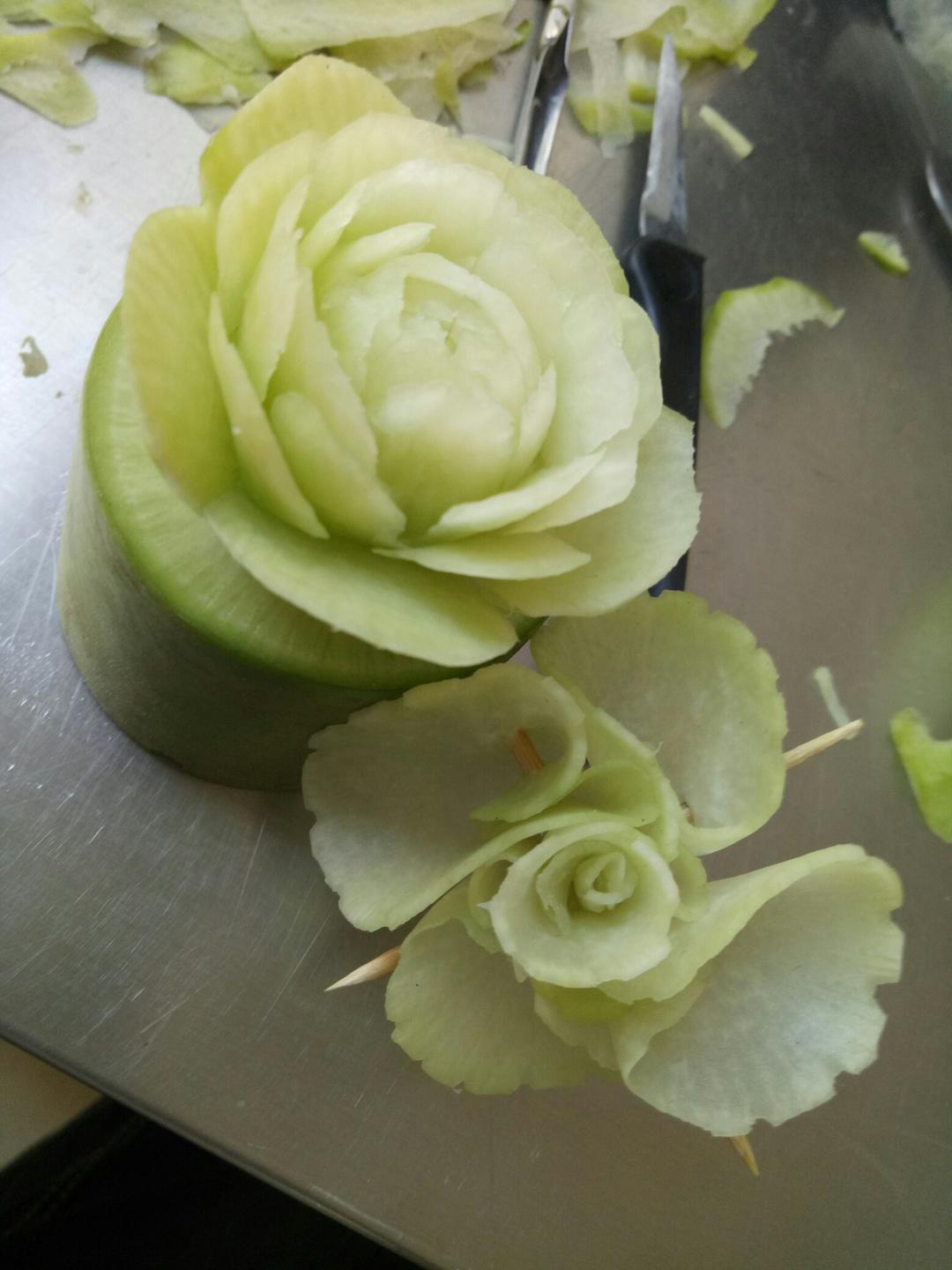 无私制作做的雕刻月季花.