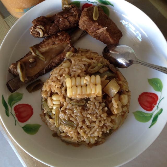 喷香排骨焖饭（爆好吃）
