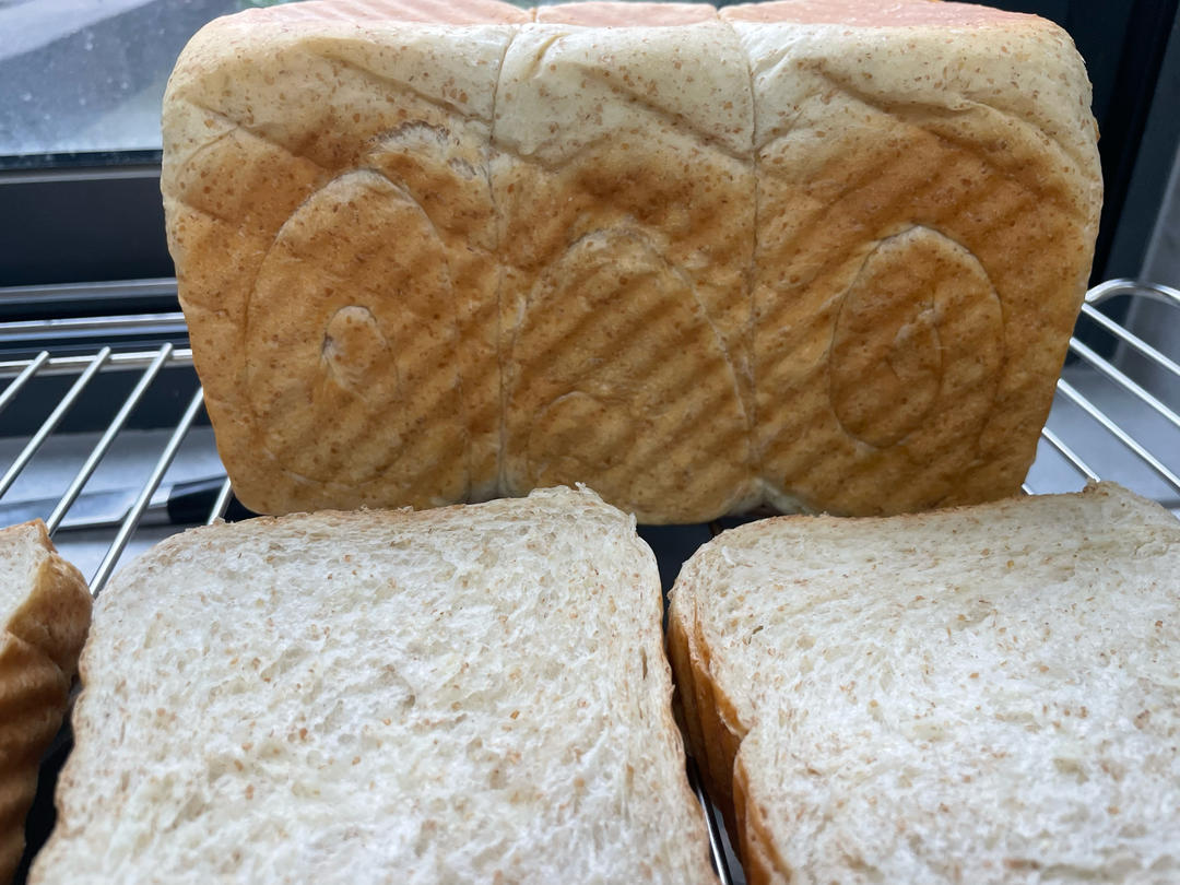 纯牛奶全麦吐司