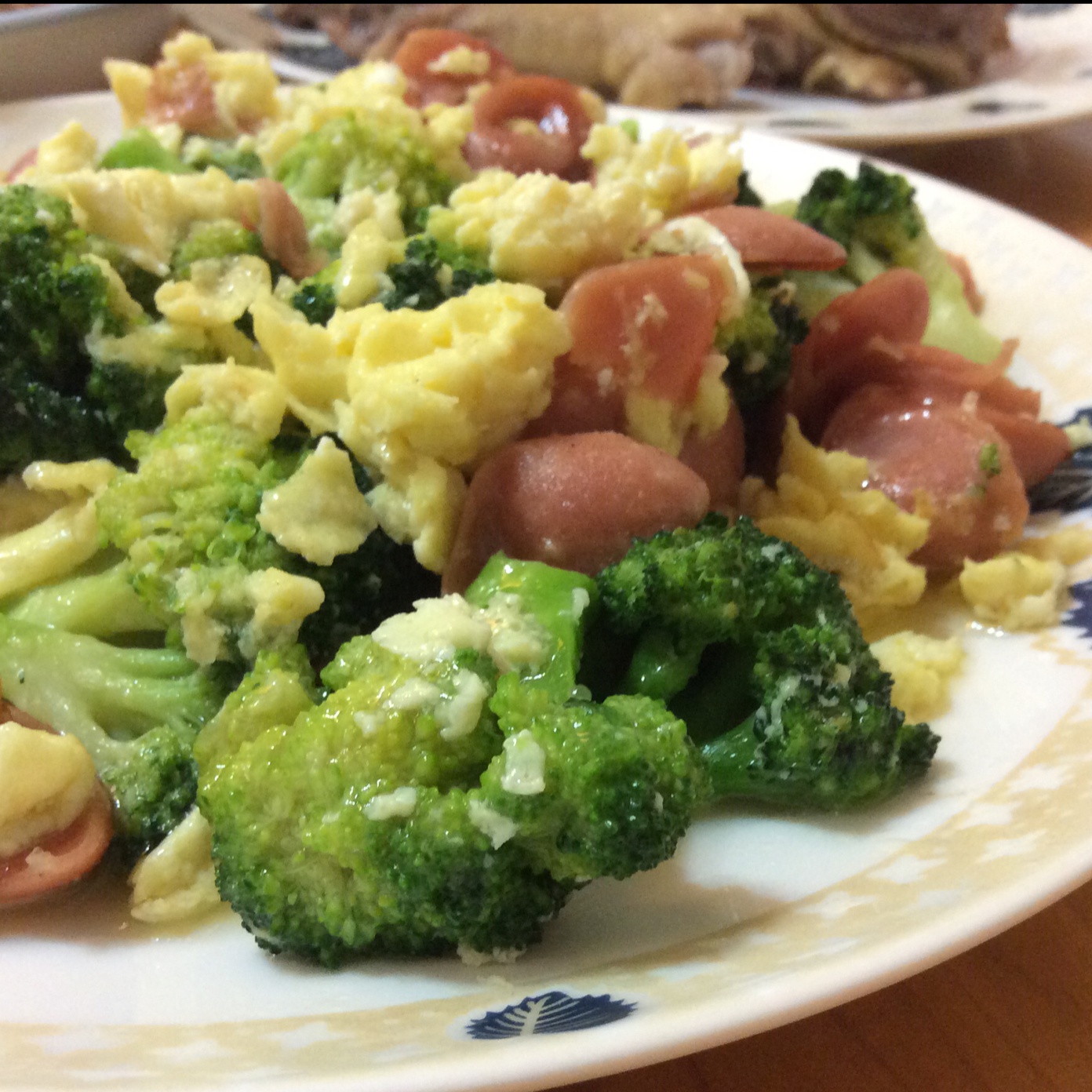 {☀快手晚餐☀}火腿肠滑蛋西兰花