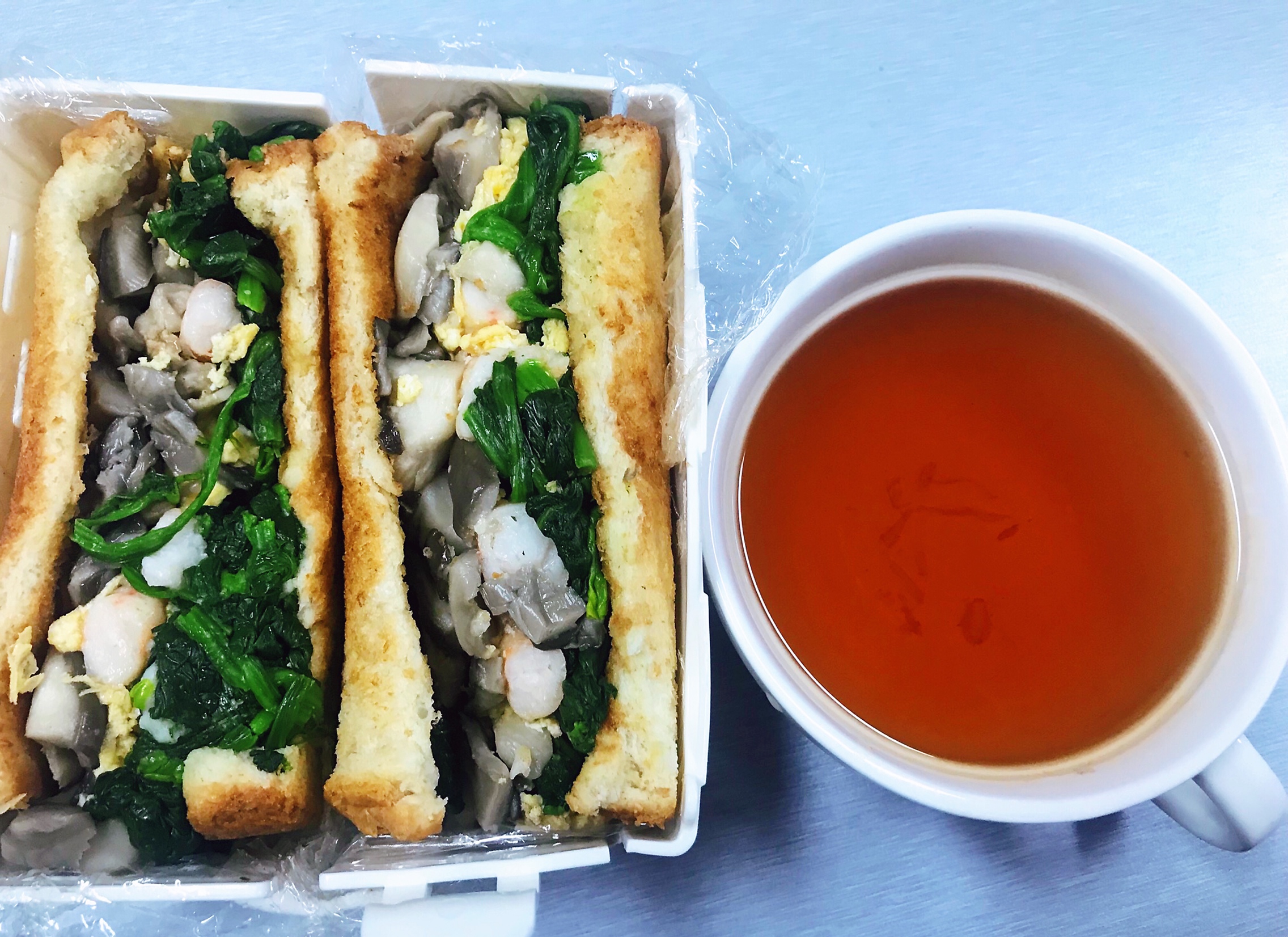快手午餐便当：菠菜蘑菇虾仁鸡蛋三明治