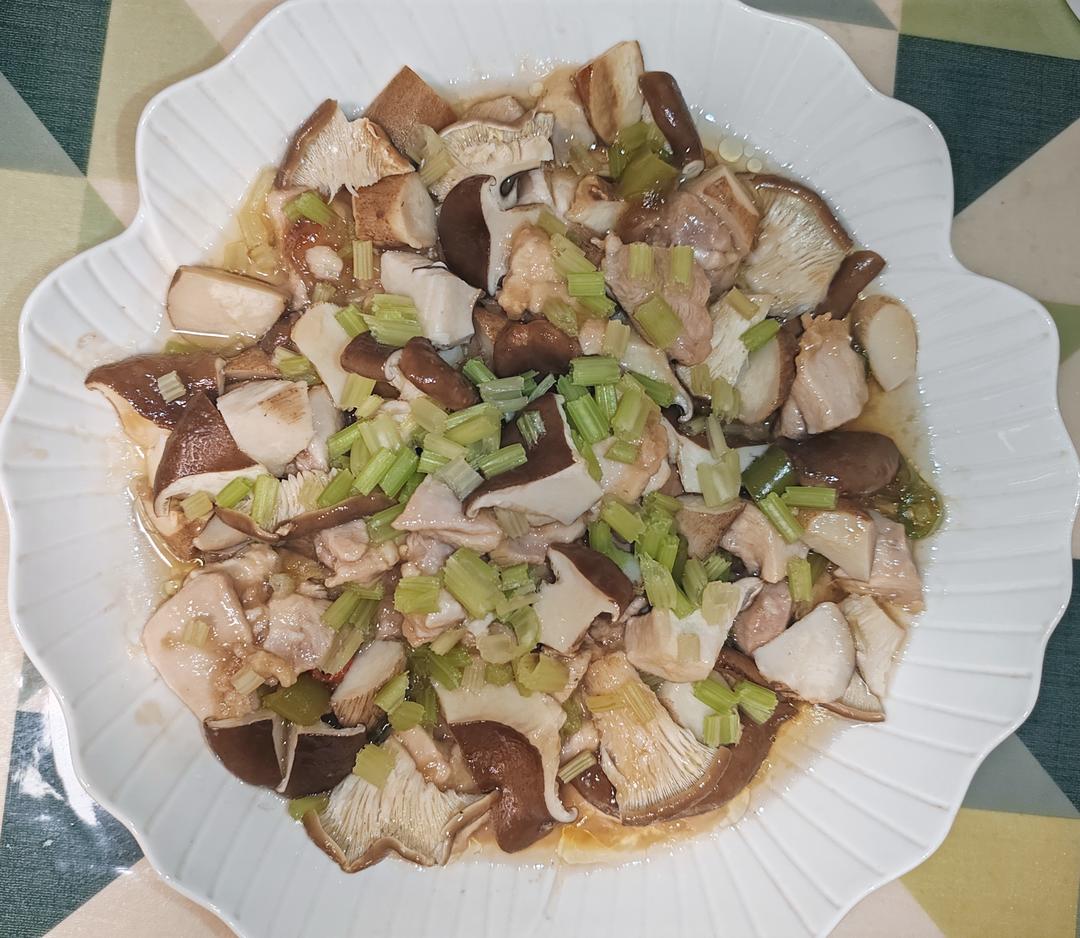 美味蒸菜--猪肚菇蒸鸡腿肉