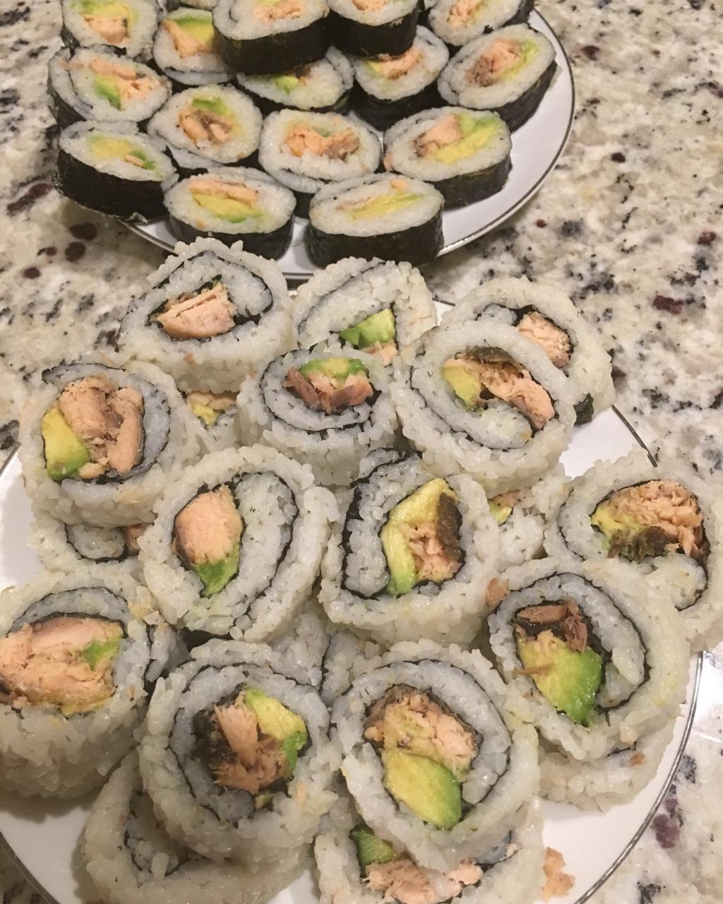 三文鱼牛油果芝士寿司