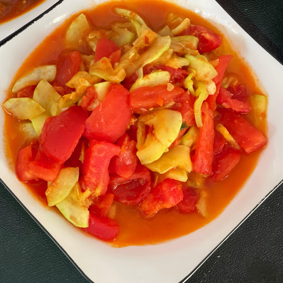 西红柿炒西葫芦