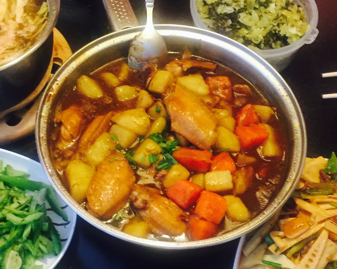 江阿姨菜谱-咖喱鸡翅炖土豆胡萝卜的做法