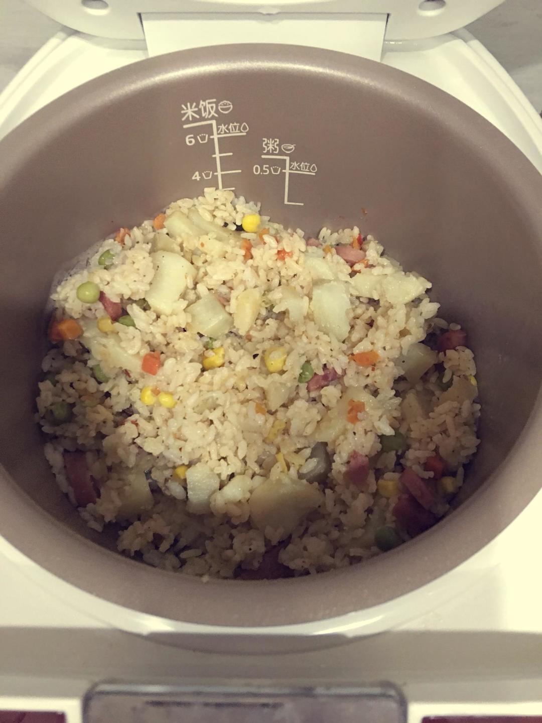 土豆香肠焖饭