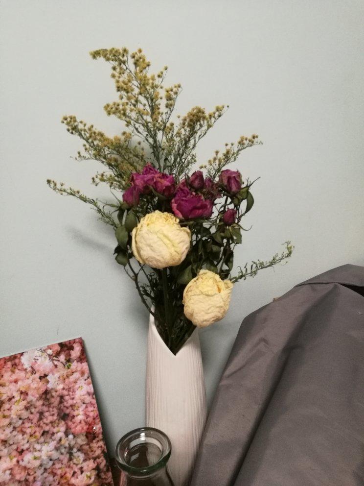 餐桌装饰（鲜花和自制干花）