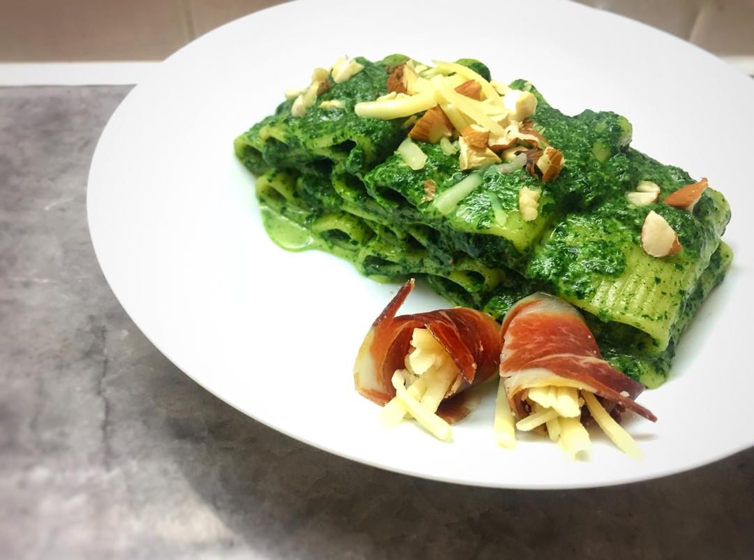 奶油菠菜青酱意大利面