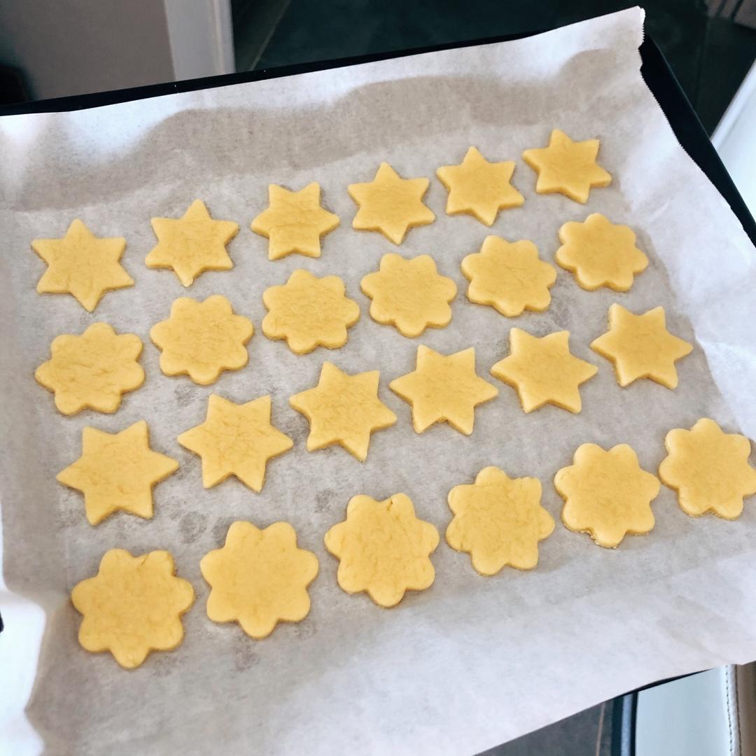 抱杏仁的小熊（造型饼干）