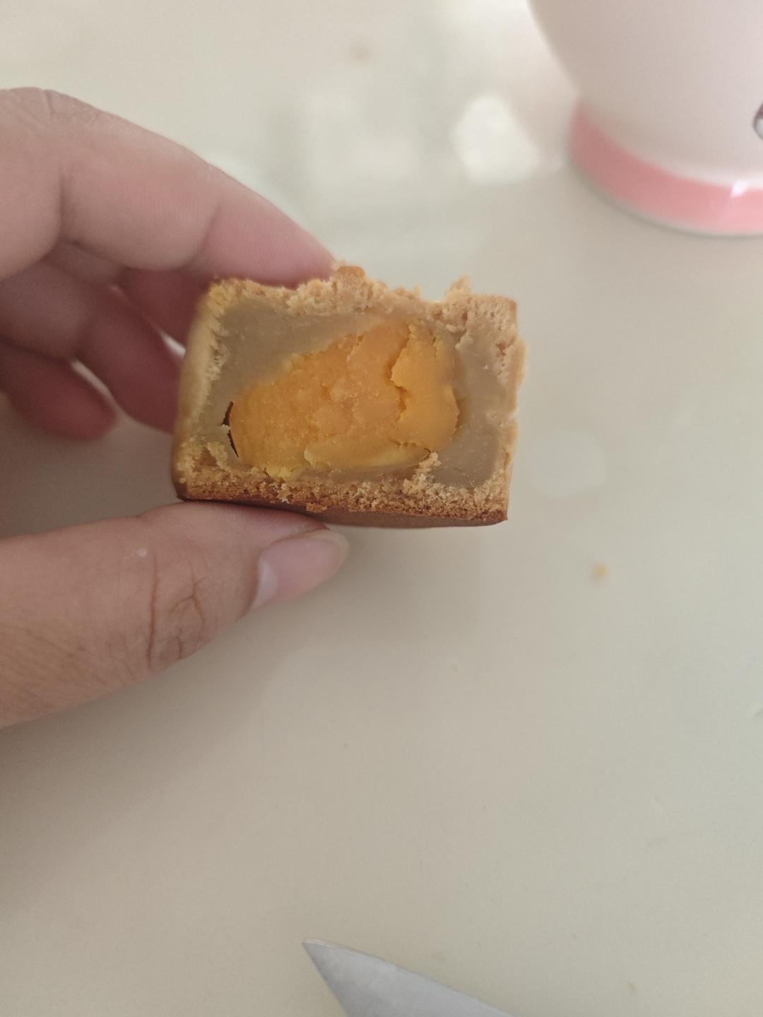 广式豆沙蛋黄月饼（步骤超详细，新手适用）