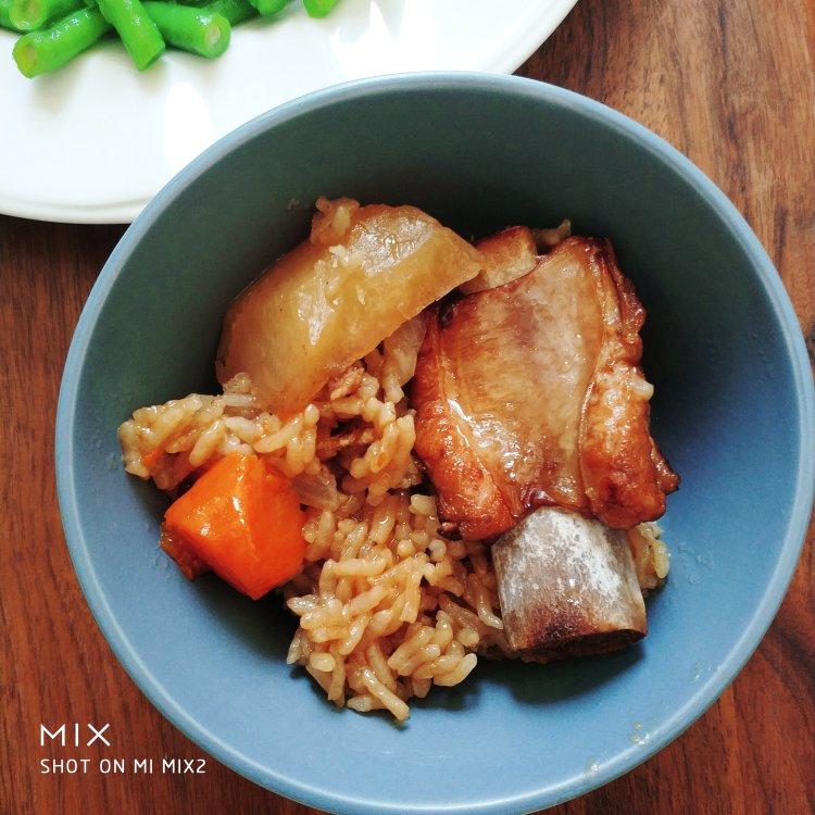 喷香排骨焖饭（爆好吃）