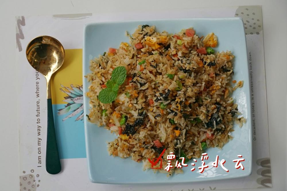 紫菜炒饭，太香了的做法