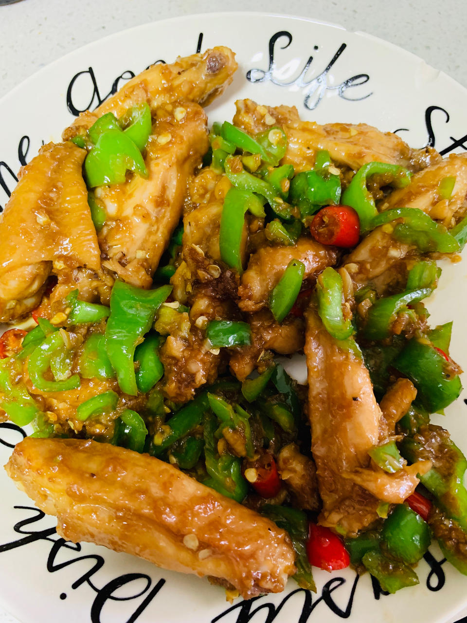 鸡翅这样做比可乐鸡翅还好吃100倍，连骨头都不放过