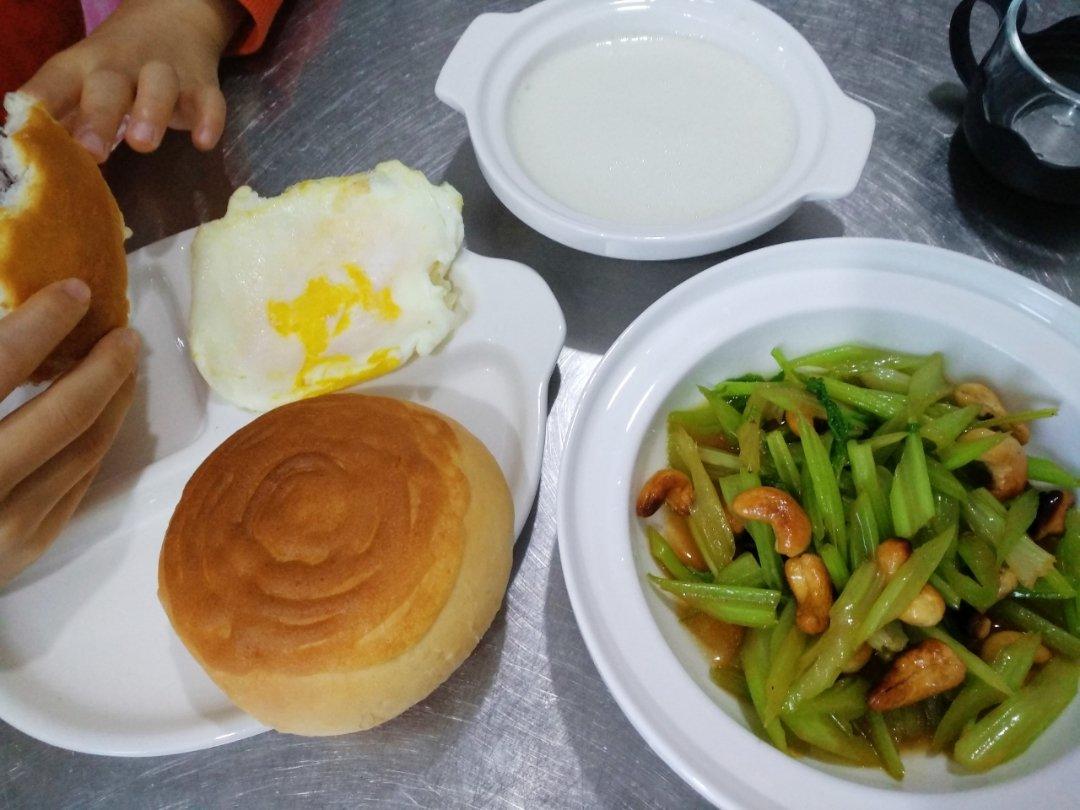 养颜清润山药百合羹